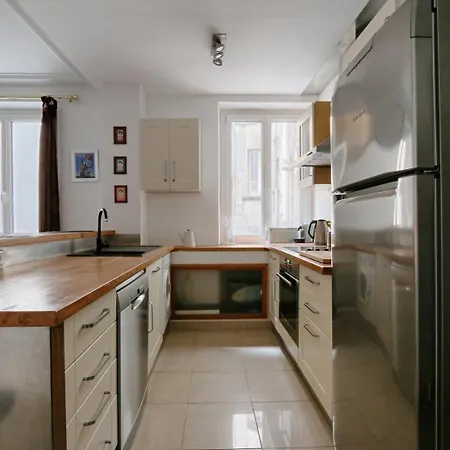 Spacious And Luminous For 4p Apartment Paris
